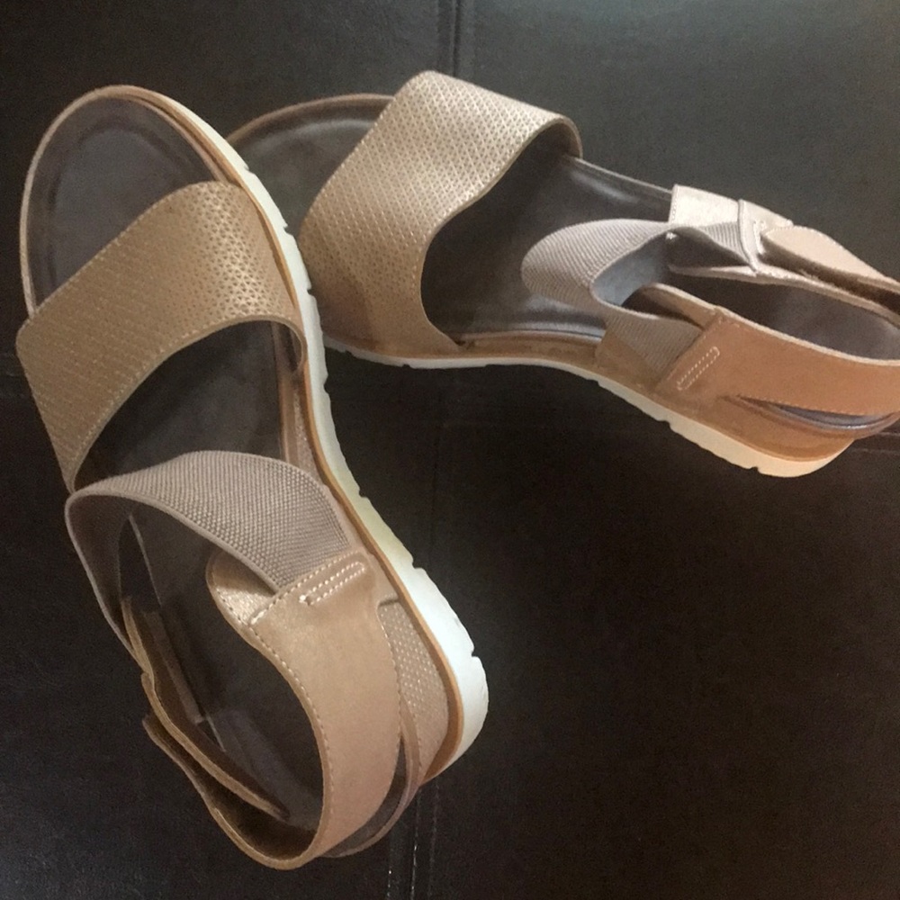Velcro strappy sandals